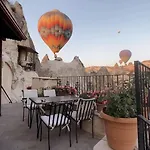 Отель Castle Cave 3*