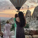 Castle Cave Отель 3*