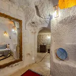 Castle Cave Отель 3*