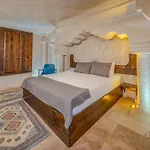 Отель Castle Cave 3*