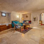 Castle Cave Hotel 3*