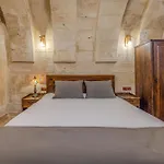 Castle Cave 3* Гореме