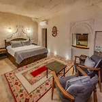 Отель Castle Cave