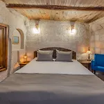 Отель Castle Cave 3*