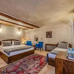 Castle Cave 3* Гореме