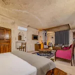 Castle Cave 3* Гореме