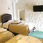 Castle Cave Отель