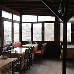 Отель Castle Cave