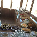 Castle Cave Отель