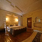 Отель Castle Cave