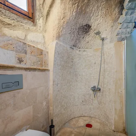 Castle Cave גורמה