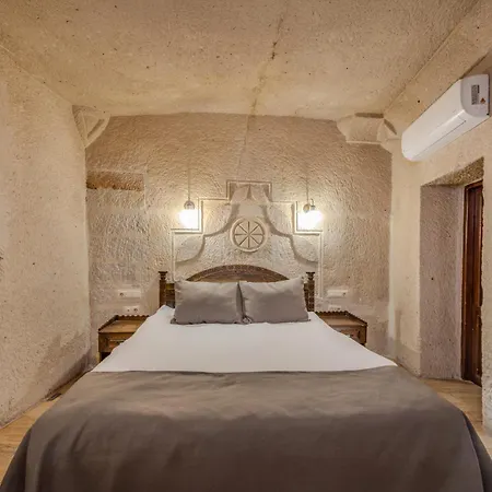 Hotel Castle Cave