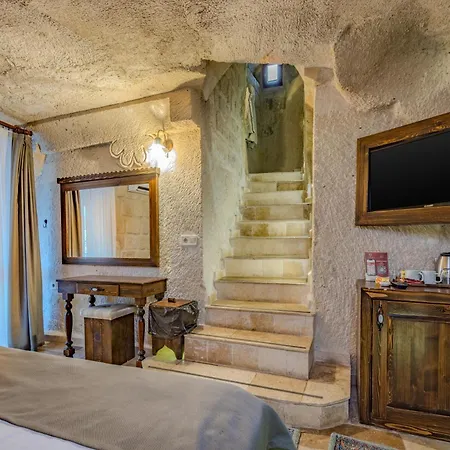 Castle Cave 3*