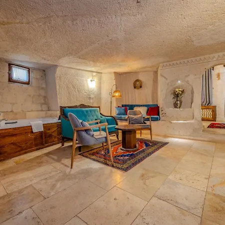 Castle Cave Отель 3*