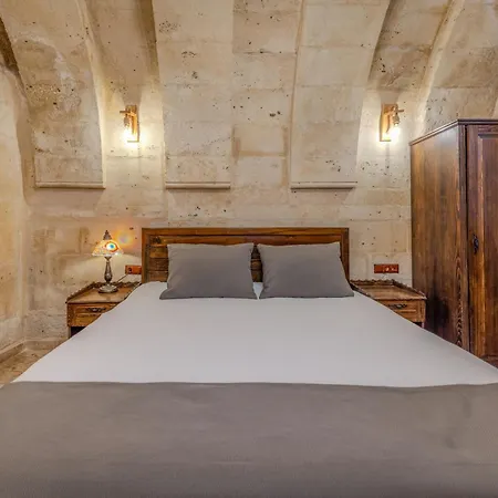 Castle Cave 3* Γκόρεμε