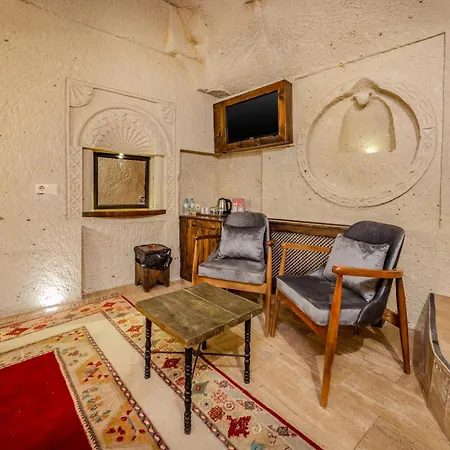 Castle Cave Hotel 2*