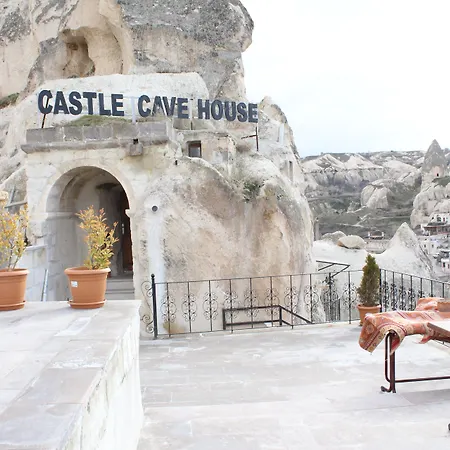 Castle Cave 酒店 3*