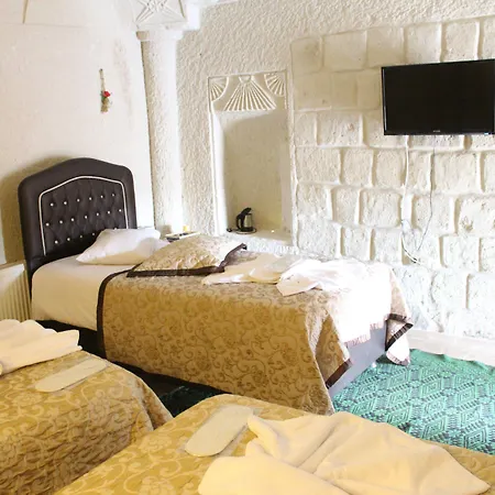 Castle Cave Otel