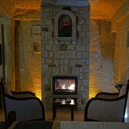 Castle Cave Otel