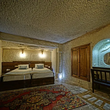 Castle Cave 3*