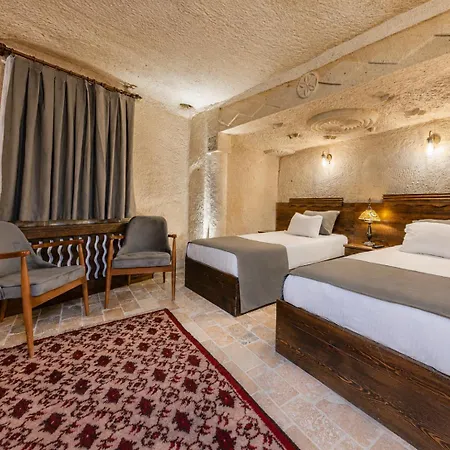 Castle Cave Otel