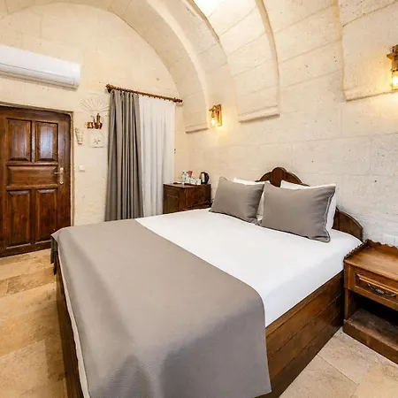 Castle Cave Otel 3*