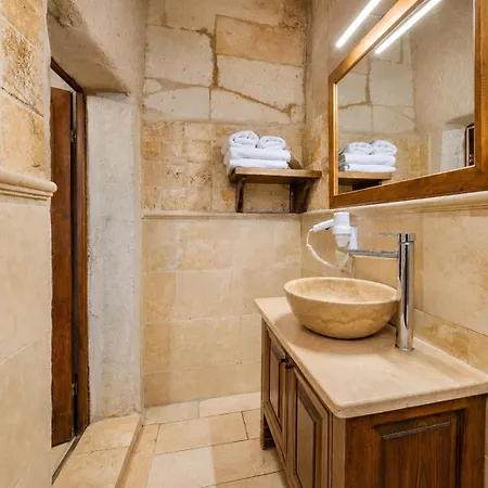 Otel Castle Cave 3*