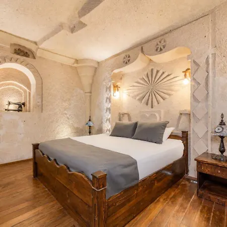 Castle Cave Otel