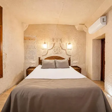 Castle Cave Otel 3*