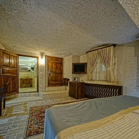 Castle Cave Hotel