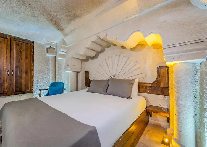 Castle Cave 3* 格雷梅