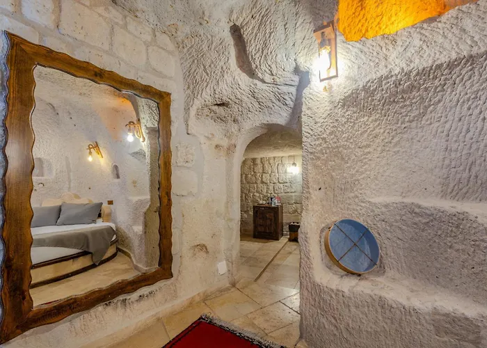 Castle Cave Hotel 3*
